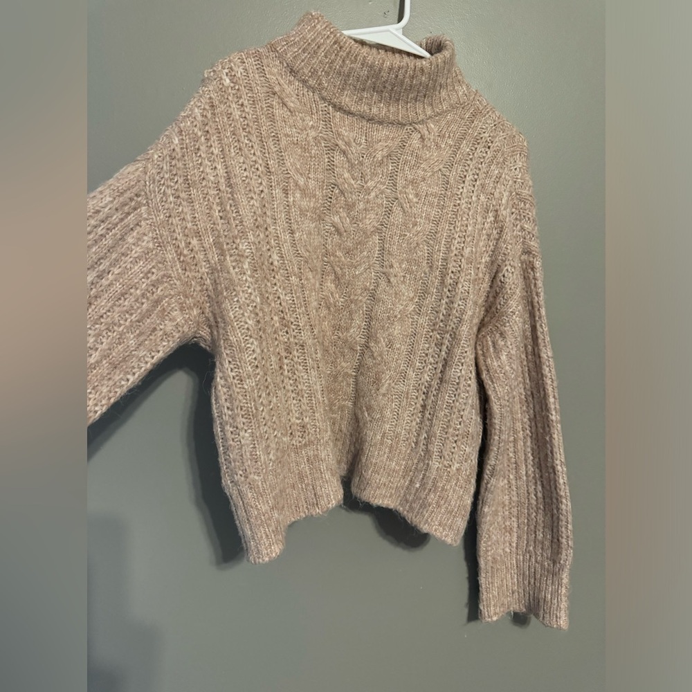 Cute sweater - Picture 2 of 2